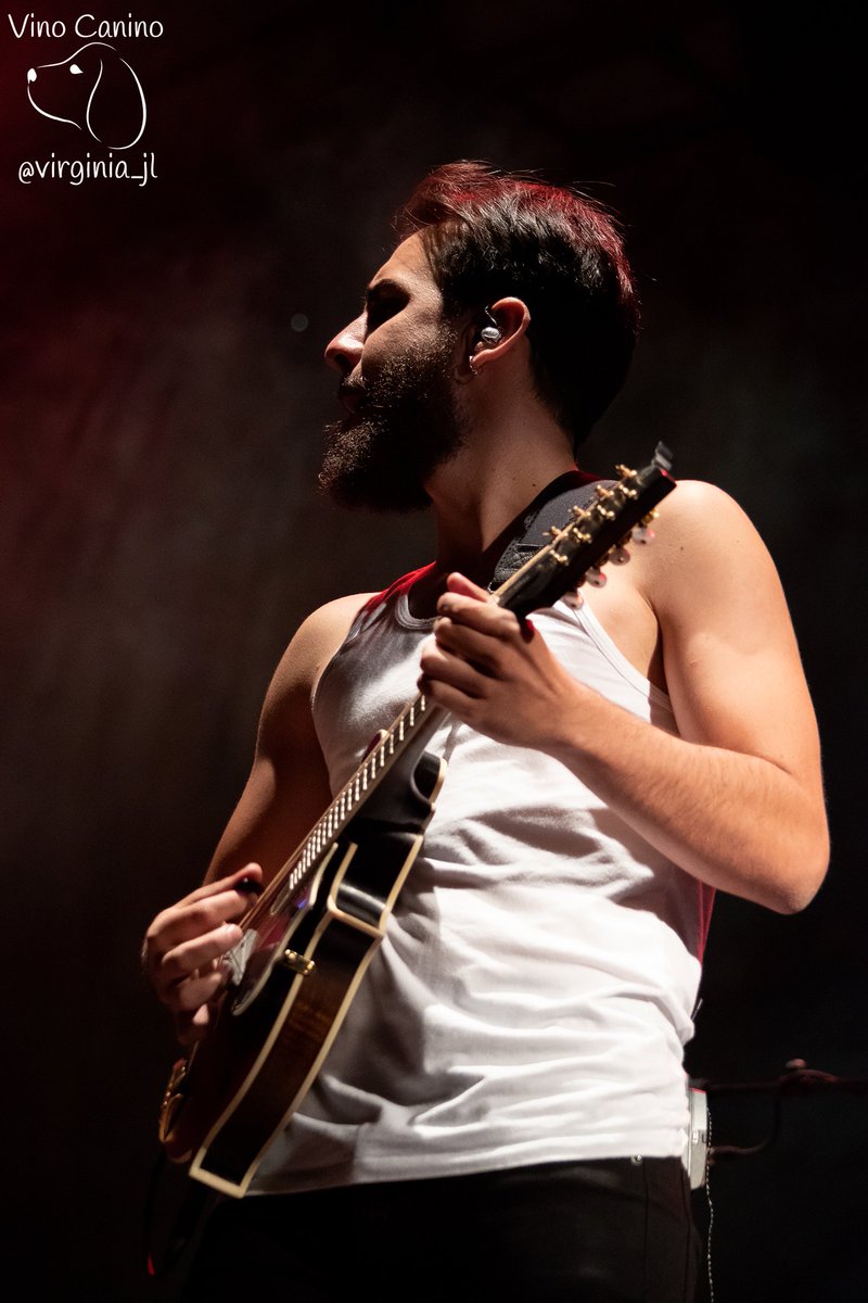 Virginia_JL's tweet photo. Fotito (color y BN) de @Nacho_Mur en concierto de @estoesLaMODA .
#lamaravillosaorquestadelalcohol #nachomur https://t.co/6uAye1no4N