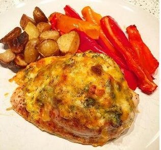 Broccoli Cheese Stuffed Chicken Breast motivationskitchen.wordpress.com/2018/12/03/bro…
