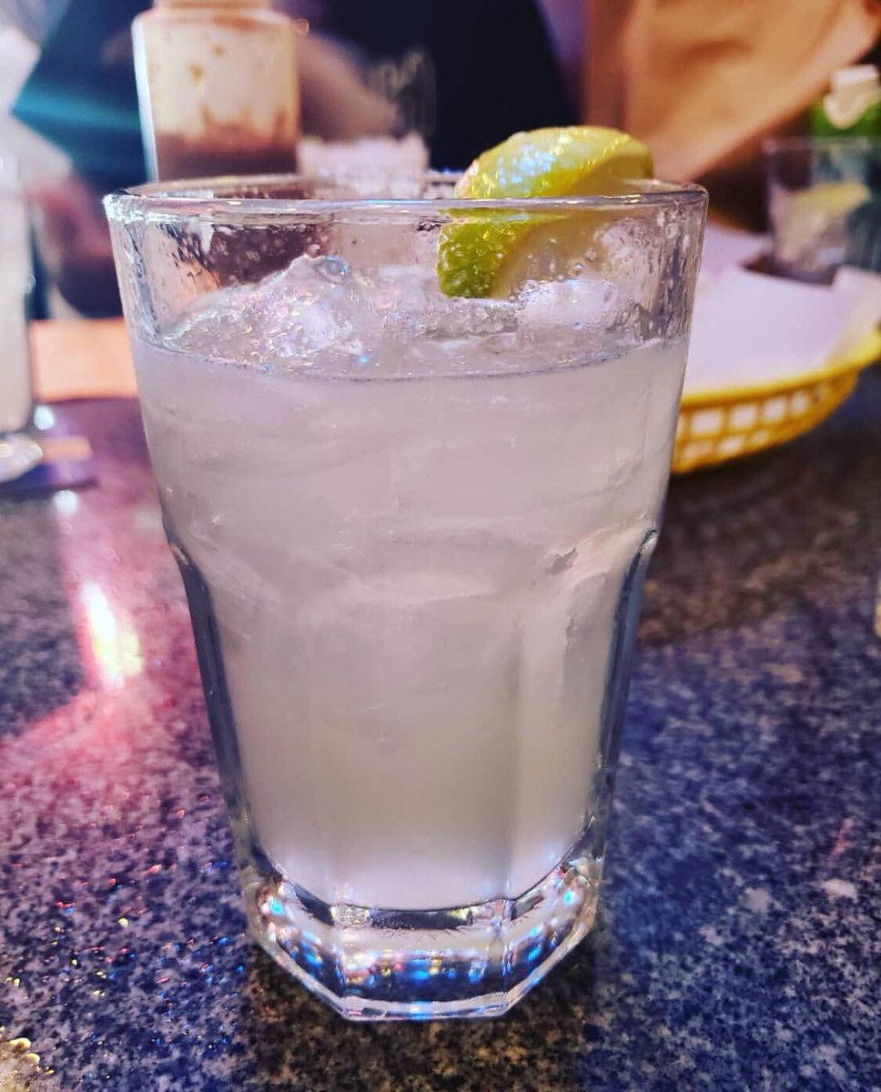 underdogstoo's tweet photo. We offer #HappyHour every Monday - Friday from 4:30 - 6 pm! 
$2 street style #tacos
$3 #tecates
$4 house #margaritas
$1 OFF WELL DRINKS!
See you soon? 😉

#UnderdogsToo #SF #SFfoodie #SFeats #SFrestaurant #SFcatering #MexicanFood https://t.co/8opnjqFUyG