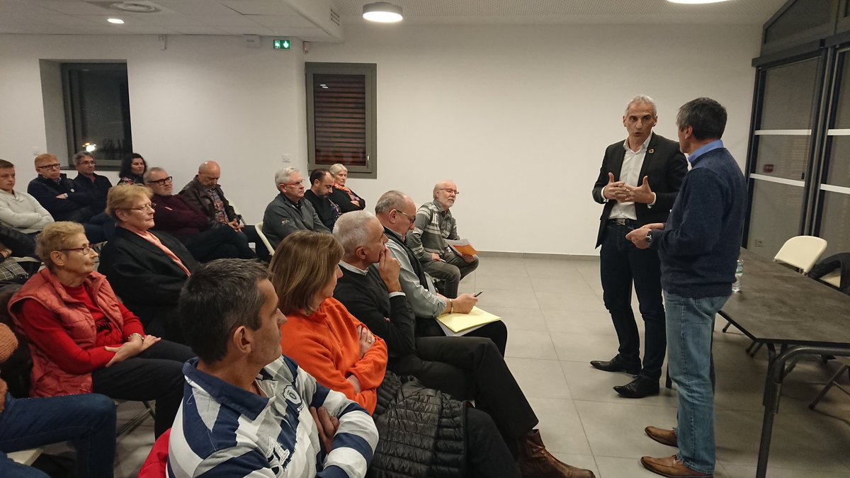 Jean_LucFUGIT's tweet photo. #DIRECT
Début de ma réunion publique ce soir à #Tupin et #Semons. De nombreux citoyens sont venus à ma rencontre afin d'échanger sur la situation actuelle du pays : urgence sociale, urgence environnementale... Le dialogue est bien installé dans la salle...
@LaREM_AN @LabLaREM https://t.co/17THl3sPWm