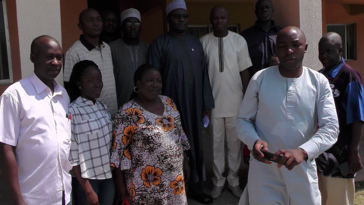 Plateausdgs's tweet photo. Plateau SDGs to construct PHC Clinics, Schools &amp; Boreholes in all 17 Local Govt.Areas of the State and work to commence early December, 2018. The Coordintor, Hon. Samuel Damla told the People of Qua'an Pan LGA when he visited some of the Project sited locations in Nleet and Kwoor https://t.co/hDg6sUk3Wi