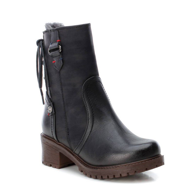 ShoesCary's tweet photo. 🎁Nuevas ideas para estas fiestas
Tu hija va buscando una #bota #moderna y actual , modelo cómodo con #tacónmotero para las mas guerreas de la casa.
modelo de la talla 31 a la 38 un un precio chulo.
#xtiKids #Shoescary #elpratdellobregat #gava #calzadoniña #botasniña https://t.co/6TLtfdJmqB