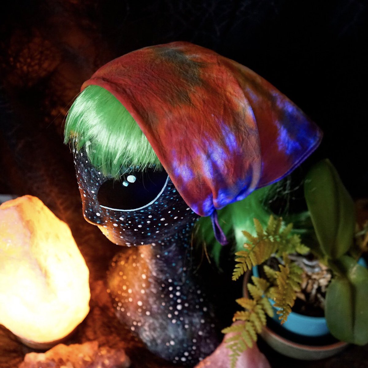 MazeThreads's tweet photo. A look at my new bandana model! Hair down in the first pic 😜 I’m listing my bandanas in my @EtsyUK shop right now! Link in bio 👆 #bandana #etsysellers #alien #tiedye #hitchin https://t.co/wvyvXjKcj1
