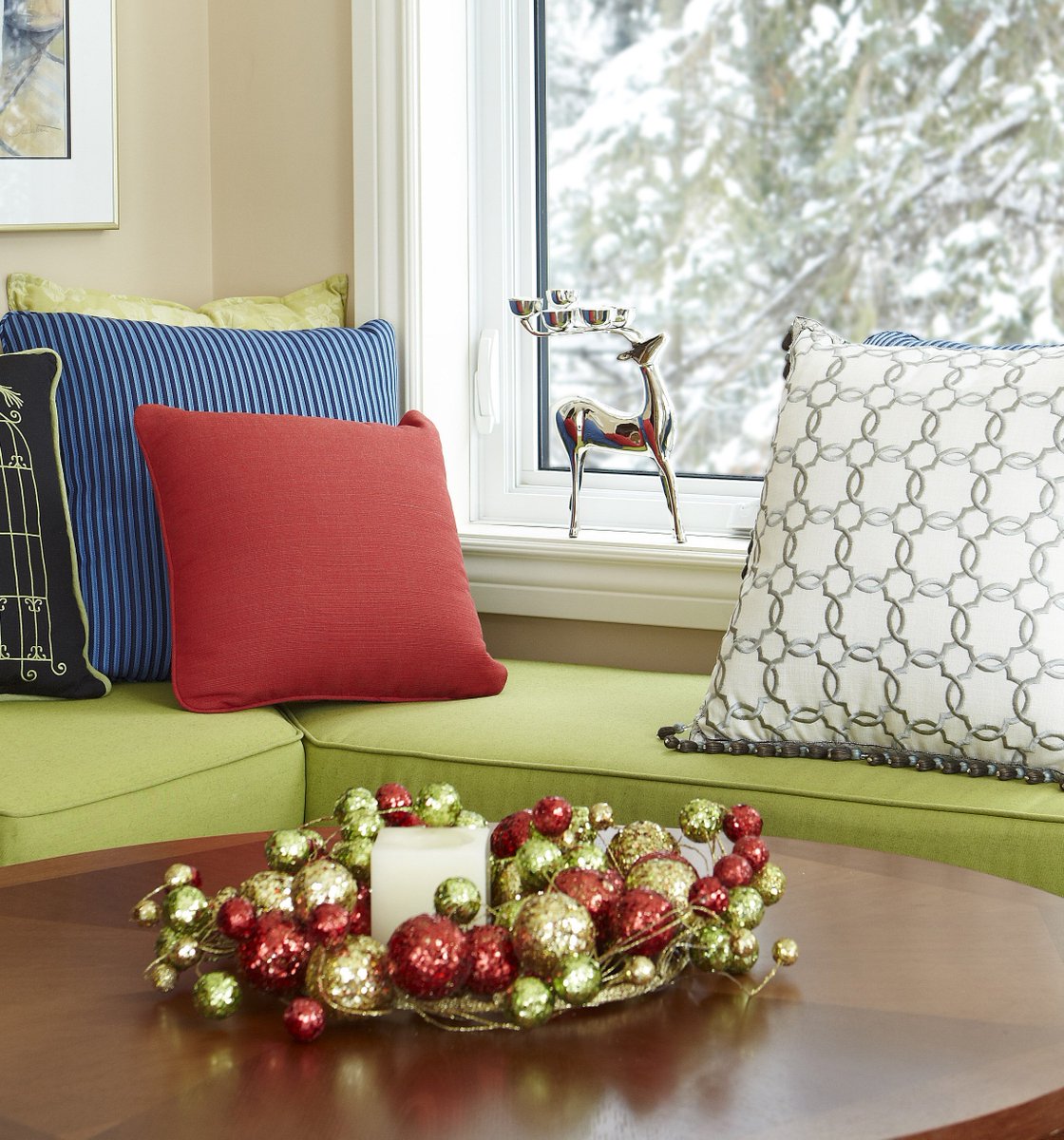 NaplesDecorator's tweet photo. What is your favorite thing about the holiday season?

#DecoratingDen #TheDen #InteriorDesign #HomeDecor #LIVVHomeCollection #HolidayDecor https://t.co/0H7jfkrVHR