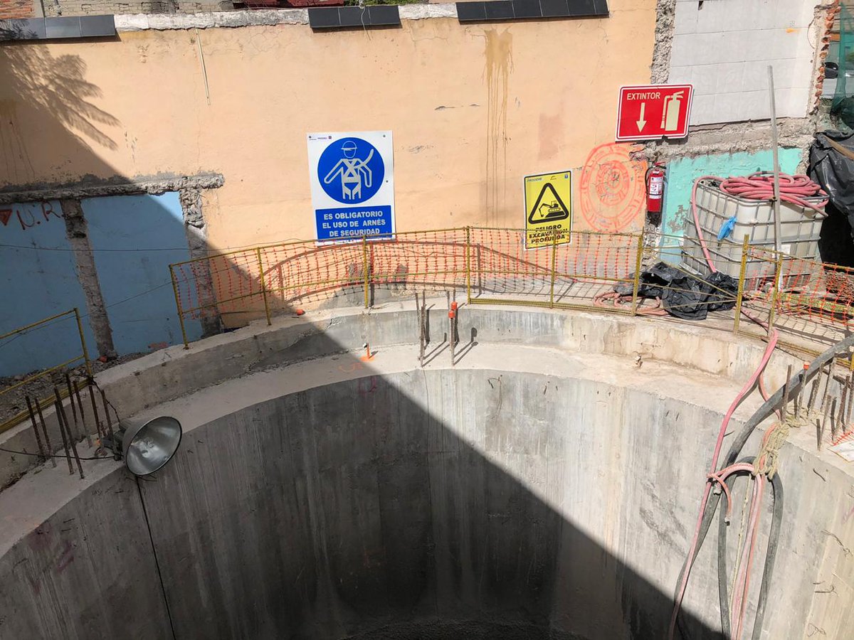 Los trabajos para la ampliación de la Línea 12 del Metro continúan; en la lumbrera Barranquilla se realiza el armado de acero de refuerzo y la colocación de anillo de intersección en el túnel. #ObrasCDMX #MásMetro