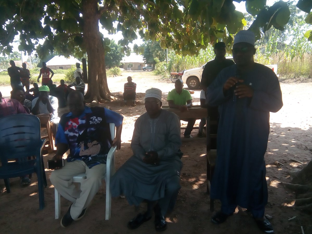 Plateausdgs's tweet photo. Plateau SDGs to construct PHC Clinics, Schools &amp; Boreholes in all 17 Local Govt.Areas of the State and work to commence early December, 2018. The Coordintor, Hon. Samuel Damla told the People of Qua'an Pan LGA when he visited some of the Project sited locations in Nleet and Kwoor https://t.co/hDg6sUk3Wi