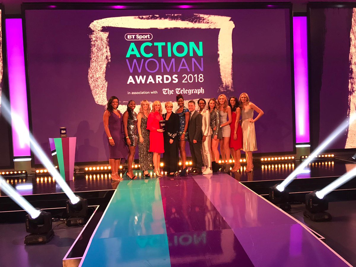 EnglandNetball's tweet photo. 📢 The Vitality Roses have been named Team of the Year at the @BTSport Action Woman Awards! 🏆

Thank you to everyone that has supported the team on their exciting journey so far! #ActionWoman #RosesRISING

👉https://t.co/73q8avP0lM https://t.co/G19vQI4URd