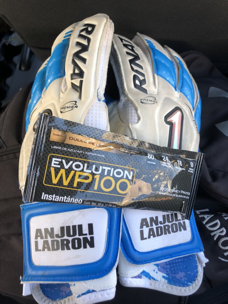 AnjuliLadronde's tweet photo. Lunes de entrenamiento de portero y con la mejor suplementación @ENC_Fitness #evolutionlover #EvolutionWP100 #wheyProtein #rinatsport https://t.co/6HoQ7cqRyj