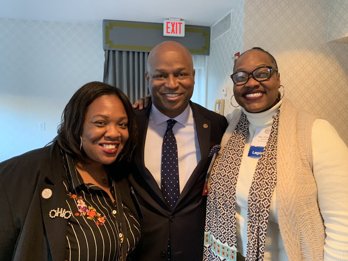 SpeakerWelchIL's tweet photo. Standing room only crowd for our presentation today at the @stateinnovation Annual Legislator Conference. Special thanks to my co-presenter, Michigan @stephanielily. Also honored to meet Rep. Juanita Brent from Ohio and Rep. Vivian Flowers from Arkansas. #SixConference #Six2018 https://t.co/MC4pkkrr18