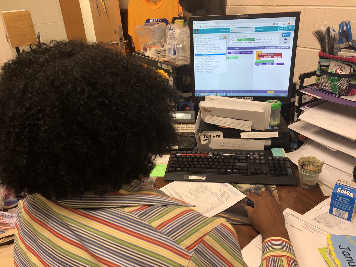 DariusDoes's tweet image. I also enjoyed our #HourOfCode kickoff today! We had quite a few classes coding today, but my fave by far was the #CodeDanceParty with @Wonder_Woman44. It was a blast! Our Fantastic Bookkeeper even wanted in on the fun! #CodingThruTheSnow @ARES_HCS @ksuiteach