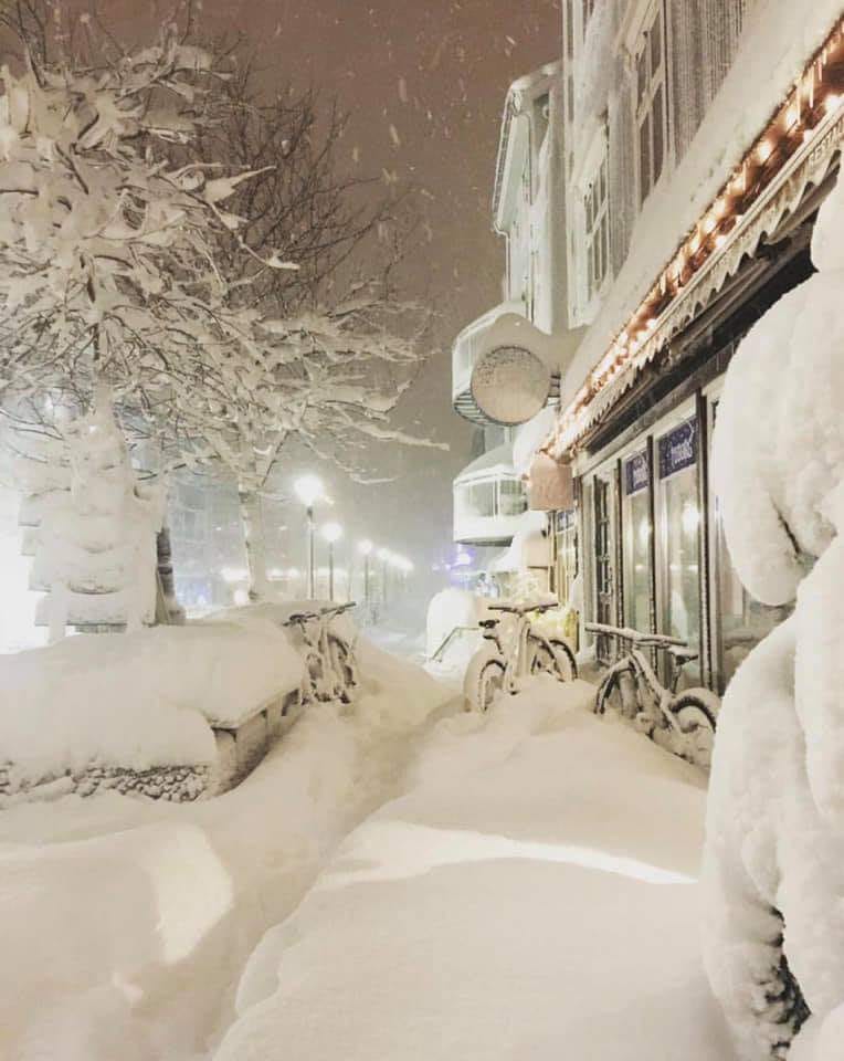 severeweatherEU's tweet photo. Thick fresh snow in Akureyri, Iceland yesterday, Dec 2 - what a beautiful winter scene <3 Report: Extreme Weather https://t.co/NLj6SzNGWt