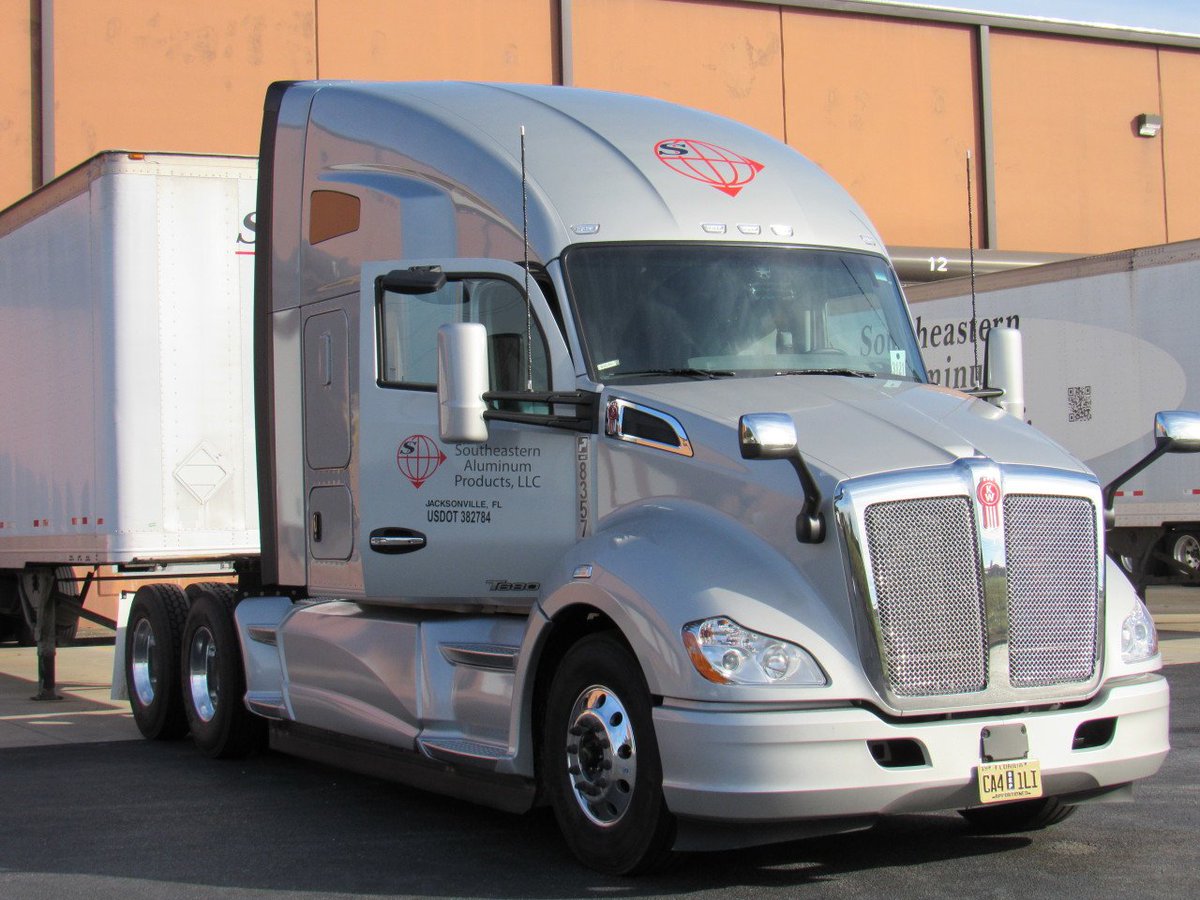 southeasternen's tweet photo. Our new tractors are soon going to be making there way out with glass deliveries! #glassshowerdoors #glassenclosures #newcarsmell #glassdelivery https://t.co/fqVmI0ztJb