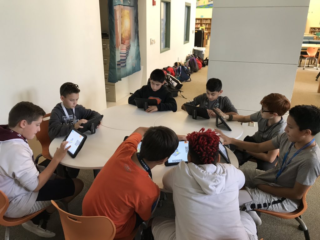 goodbooklady's tweet image. Enjoying the International #hour_of_code @RidgeviewMS @RidgeviewLib #LibrariesRRock @RoundRockISD @robinrenee