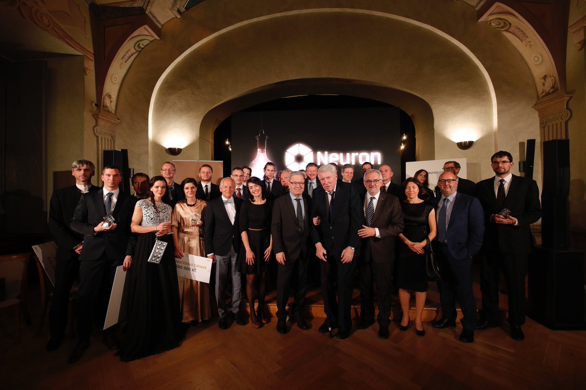 NadaceNeuron's tweet photo. Gratulujeme všem oceněným! #cenyneuron mají své majitele! https://t.co/WbSm7eARGp https://t.co/vmso5ZydmE