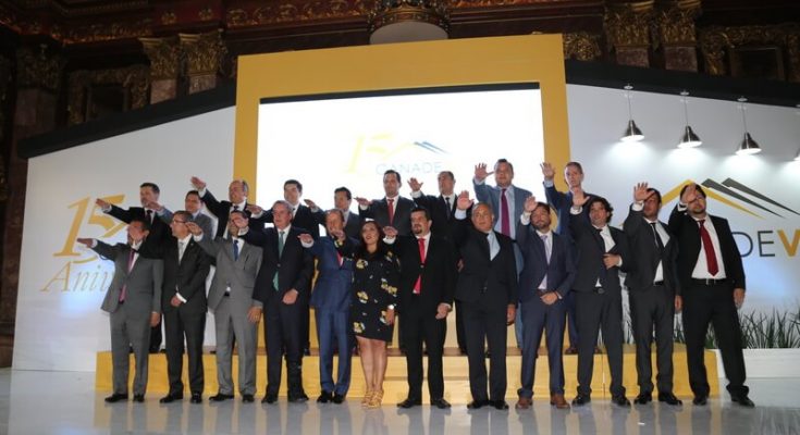 HyMdelaCasa's tweet photo. #Noticias @CANADEVINAC reitera respaldo al nuevo gobierno.| Consulta la nota 👉https://t.co/lVRRQVzaPg https://t.co/cl3zH4LZtW