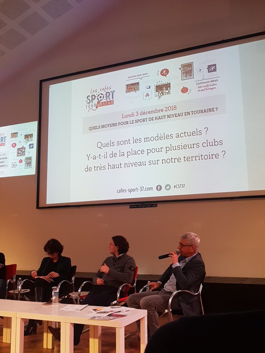 Romaiiin_28's tweet photo. Présent ce soir pour le second événement de @CST_37, un échange de qualité 👌 L'occasion d'en apprendre plus sur le monde du sport tourangeau ⚽️ #CST37 https://t.co/4rmauaAOm4