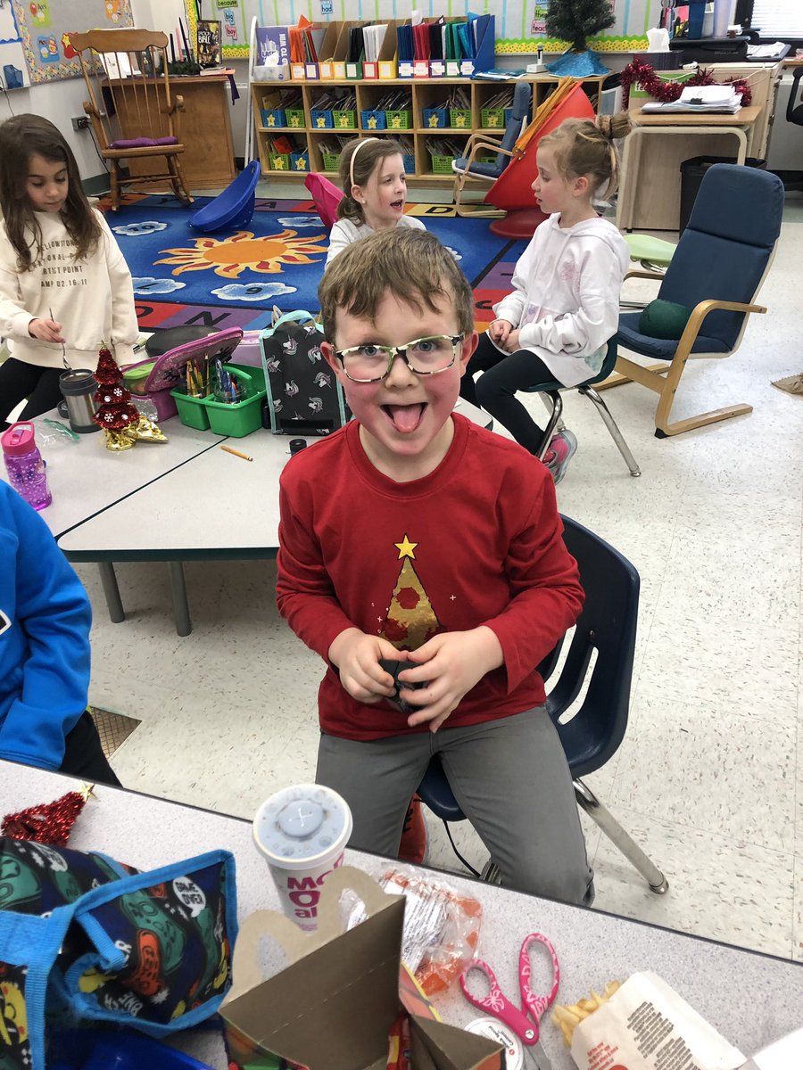 MsKelschMiller's tweet photo. Thank you @McDStAlbert for making such yummy happy meals for our Happy Meal reward lunch! 5 hardworking kiddos read 100 books and earned a delicious treat. Awesome work friends! @GSACRD @NMR_School https://t.co/S3LCvgQnOP