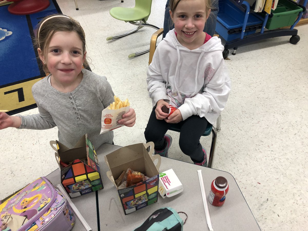 MsKelschMiller's tweet photo. Thank you @McDStAlbert for making such yummy happy meals for our Happy Meal reward lunch! 5 hardworking kiddos read 100 books and earned a delicious treat. Awesome work friends! @GSACRD @NMR_School https://t.co/S3LCvgQnOP