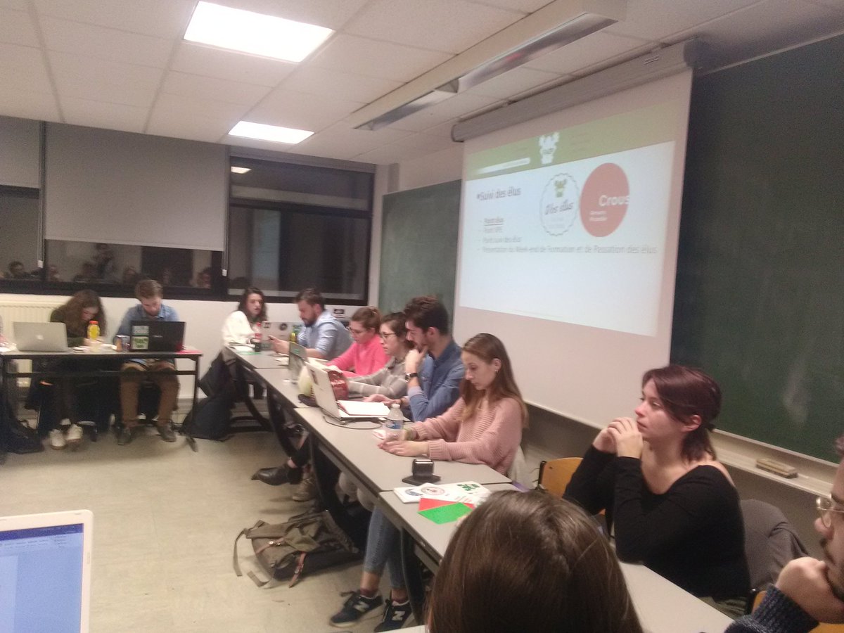 Richard_lamx's tweet photo. Présent ce soir au CA de @lafaep un réseau encore présent en nombre de nombreux sujets à l'ordre du jour : la marée verte #CMB18 la réforme de la licence à majeure santé, suivi des élus ...  
Cc @La_FAGE https://t.co/ps6m1XJMfb