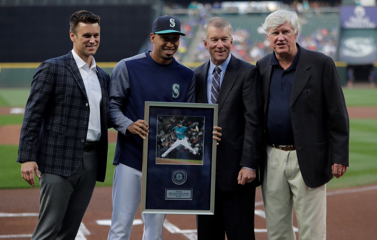 SugarDiaz39's tweet photo. I am grateful to the @Mariners organization for giving me the opportunity to start my career with them and for all those who believed in me. Many thanks to my coaches and my teammates. Seattle fans, thank you very much for supporting me. Blessings to all. #Grateful #ThankYouAll https://t.co/Y92mdH0iWP