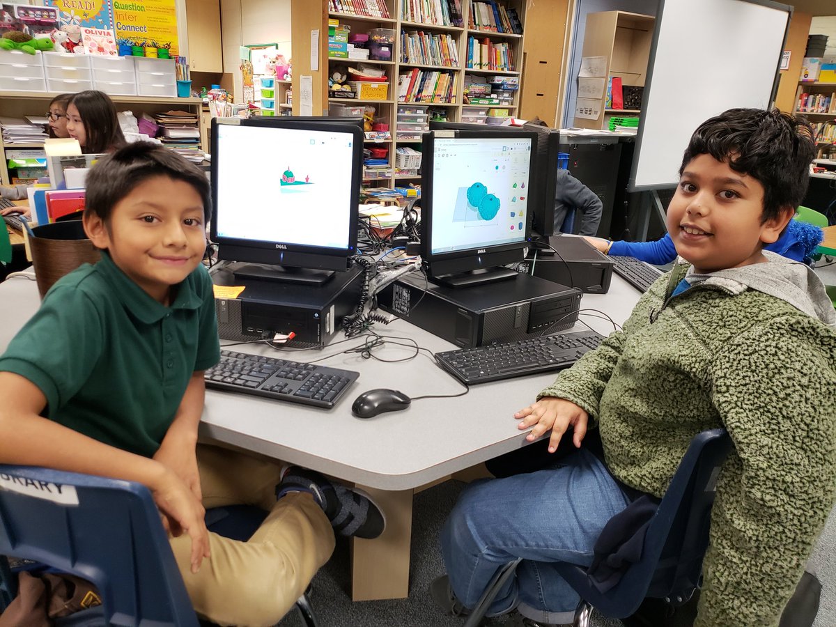 Mrs_E_Carlos's tweet photo. I am so excited for our GT students! They are creating their very own ornament using the software #tinkercad. Soon we will be printing them out! #STEM #aliefmission #techystudents #3DPrinting #imaginationshavenolimits @AliefTech @AliefISD @Alief_AdvAcad https://t.co/tYwzLTzHf1