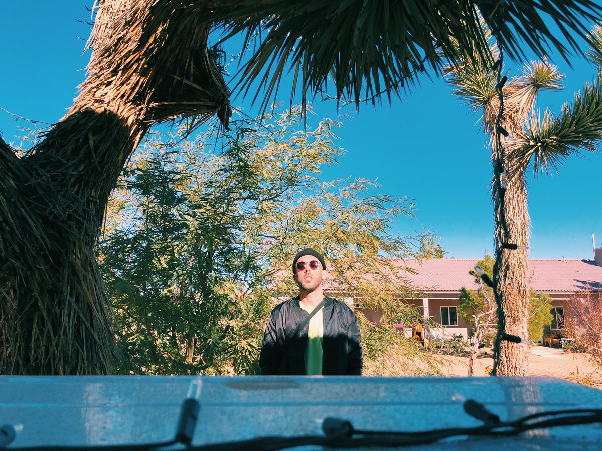 DeweySaunders's tweet photo. Middle Of Nowhere 🌵 https://t.co/g1RdYUCU5R