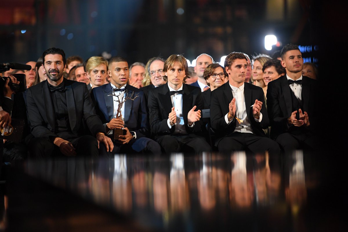 Buffon, Mbappé, Modric, Griezmann y Lucas, en la gala.