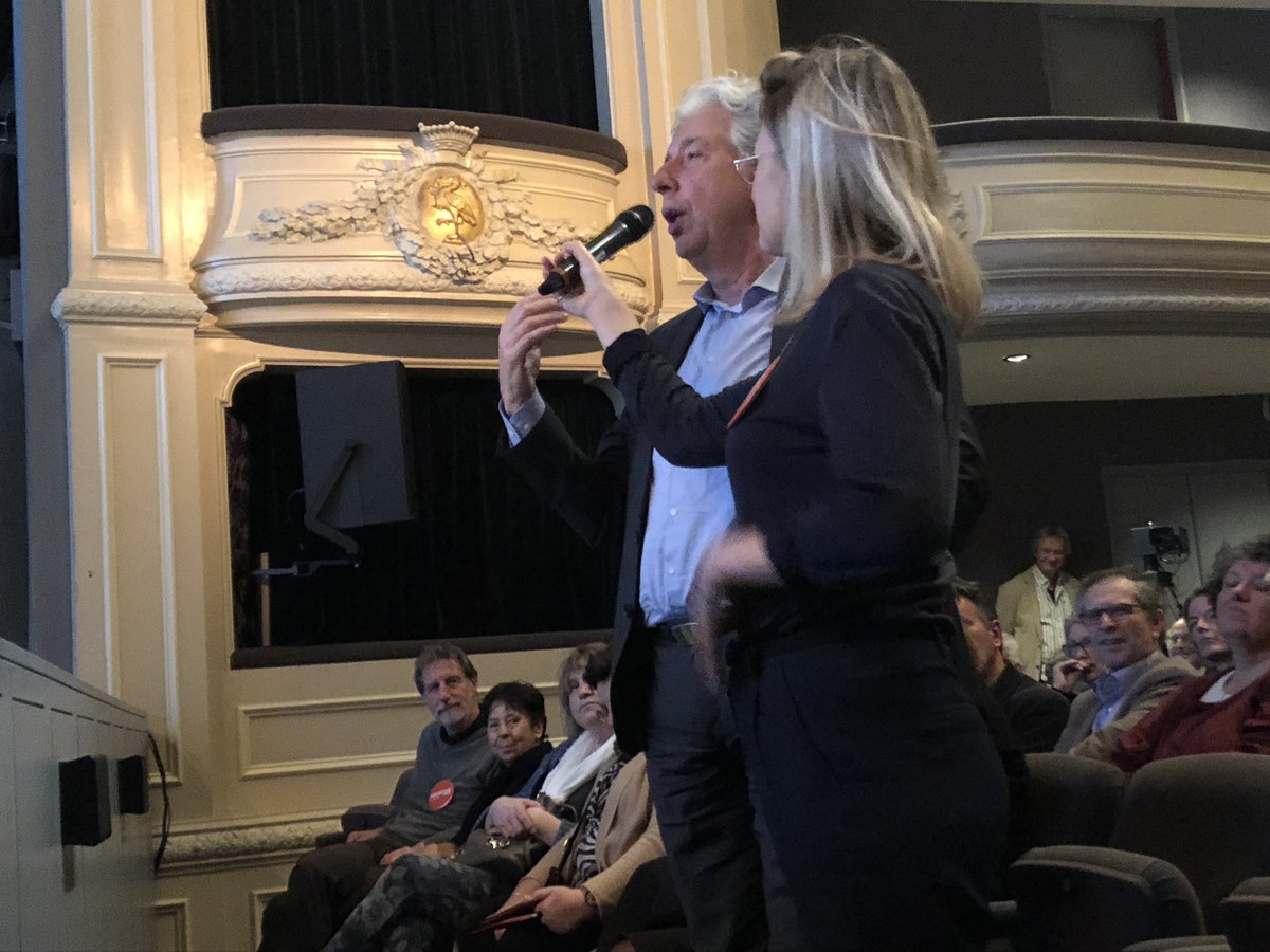 Borisham's tweet photo. Directeur van @amnestynl @EduardNazarski stelt een vraag aan Paul Scheffer na de #socrateslezing van het @humanverbond https://t.co/08mHMdBaVZ