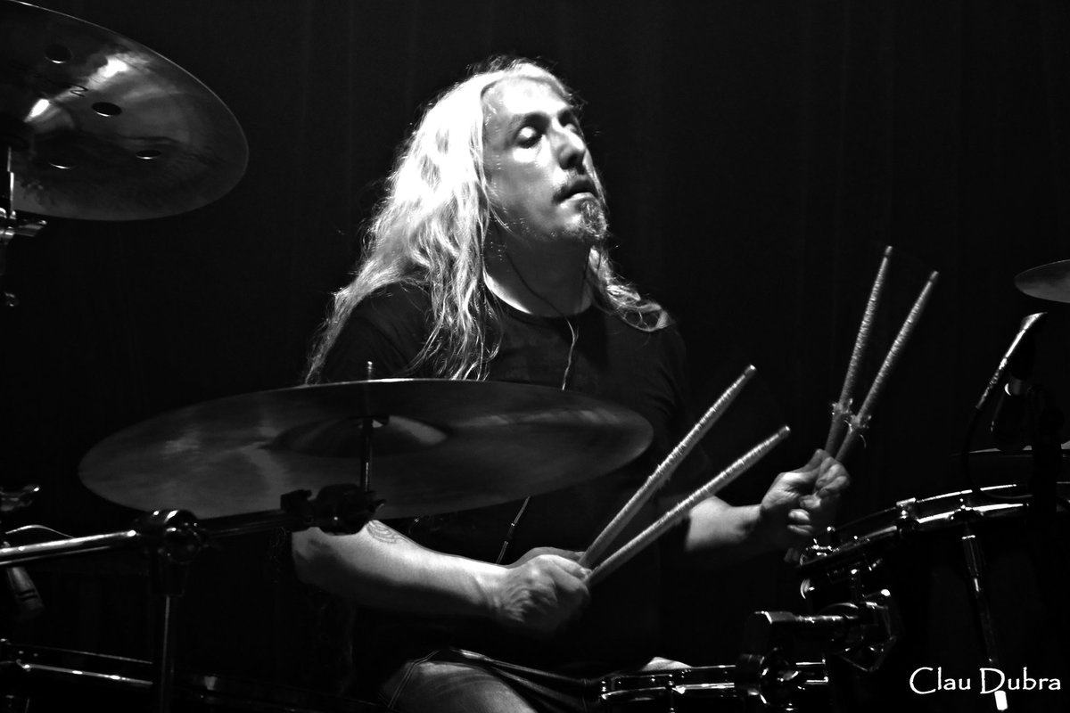 lepergod_arg's tweet photo. @lepergod_arg en @ClubVBar [10-11-18]
Foto por Clau Dubra.
#Lepergod #SiniestroExtasis #DeathMetal #BlackMetal #MetalArgentino
#WorkingOnNewAlbum2019 https://t.co/SDf0cu7RCK