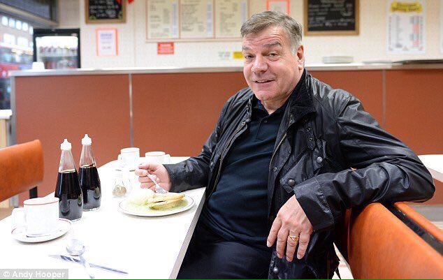 Classic_picx's tweet image. 'Bat Out Of Hell' singer Meat Loaf, pictured in a London cafe,1999.