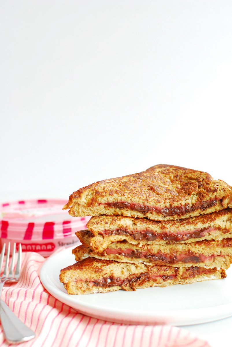 ChrissyTheRD's tweet photo. You NEED this strawberry chocolate stuffed French toast in your life! #ad
Made with @lantanafoods Strawberry Hummus, this dish makes a perfect post-run treat!
https://t.co/vvjfEOIf4U
#fruithummus #sweatpinkpartner #hummmmmus #lantanapartner https://t.co/w1fKnOYpe1