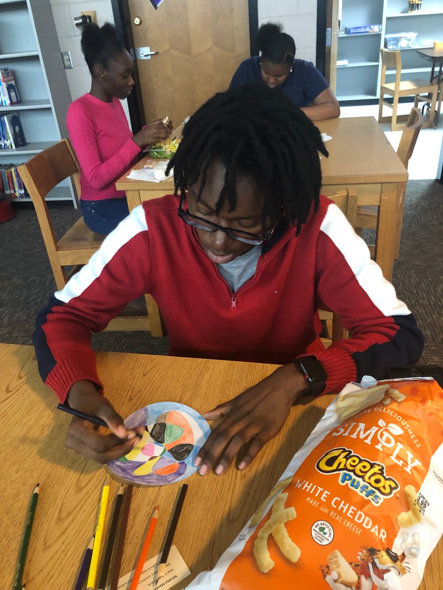 FDHSCommons's tweet image. It's Mandala Monday for Wellness Week at FDHS. @DD2Wellness  @FortDorchesterH @FDHSCounseling