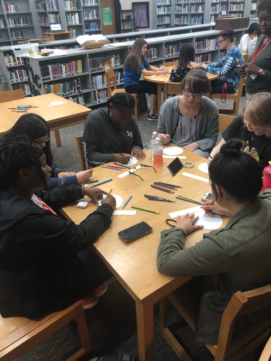 FDHSCommons's tweet image. It's Mandala Monday for Wellness Week at FDHS. @DD2Wellness  @FortDorchesterH @FDHSCounseling