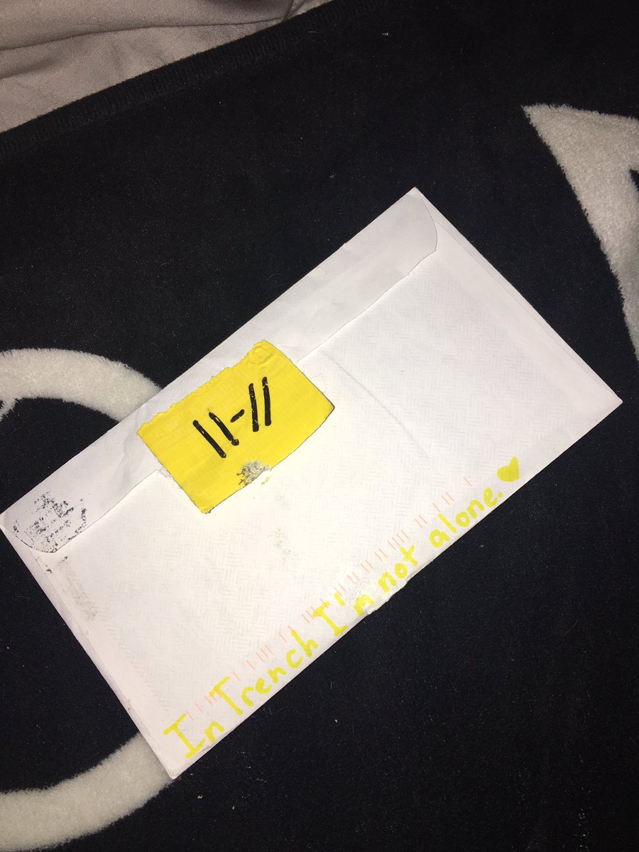 rammmmmen's tweet photo. my confetti fianlly came!! @CliqueConfetti you are a blessing. thank you so so much ||-// im actually crying right now oh boy https://t.co/NEQpDdatbN