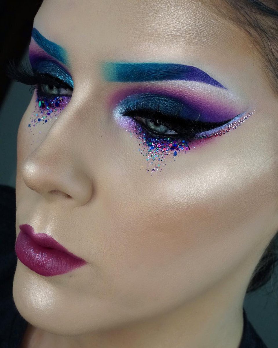 .@BriaBE never ceases to amaze! 

That wing, those brows... #flawless