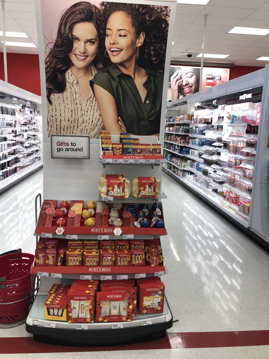 JessAnnBender's tweet image. 1972 filling those beauty end caps! Lots of great deals! #g190stockingstuffer @WeimerKati @rickd0055