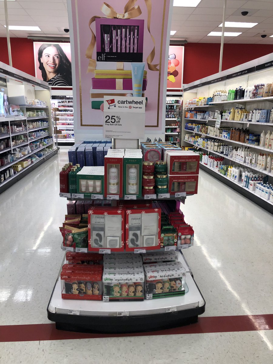 JessAnnBender's tweet image. 1972 filling those beauty end caps! Lots of great deals! #g190stockingstuffer @WeimerKati @rickd0055