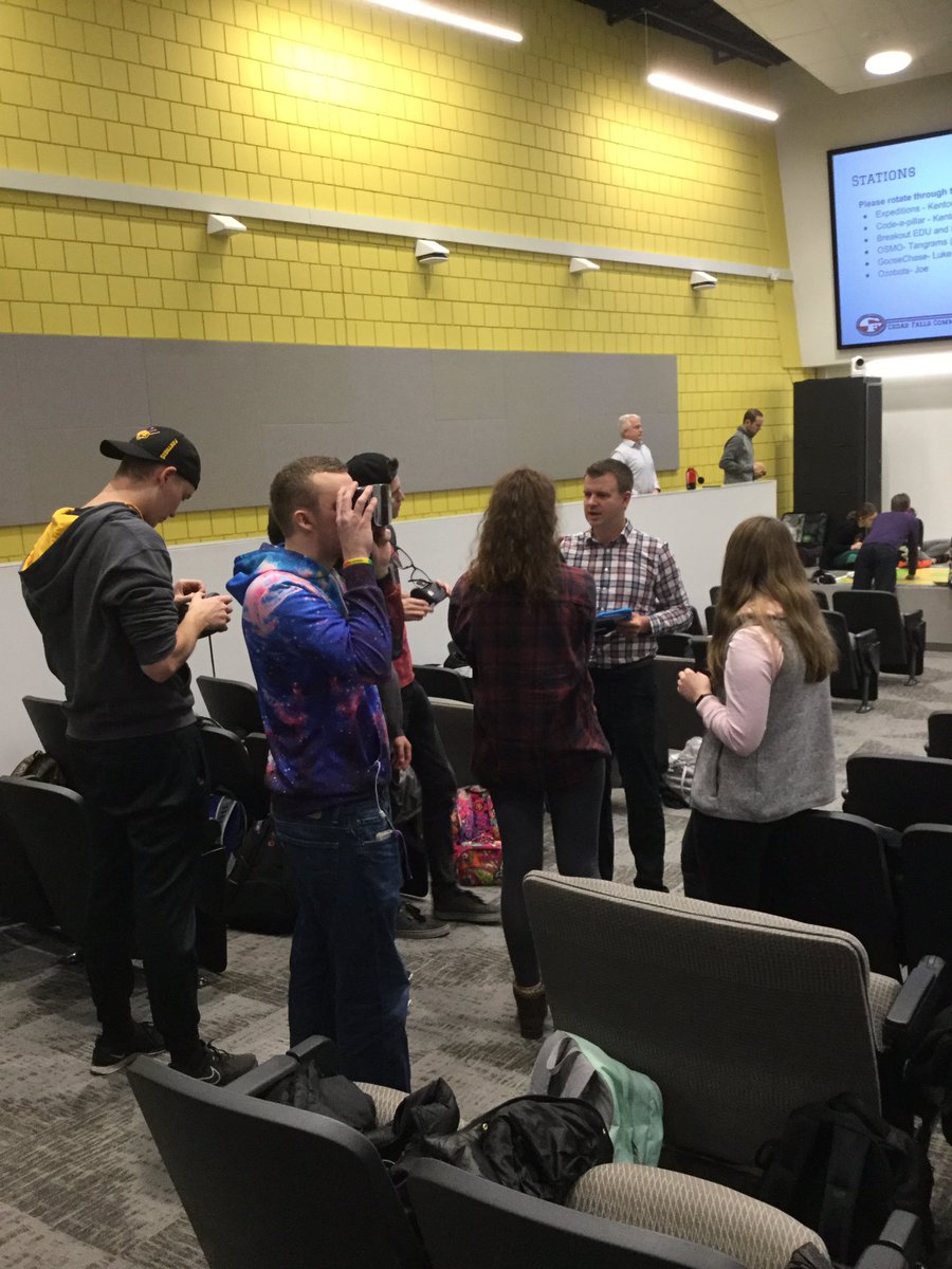 COE_UNI's tweet photo. Today, @CF_schools Tech Coaches came to Schindler to show UNI students in an Educational Technology and Design class how technology is used in Cedar Falls classrooms! S/o to the Tech Coaches for taking time out of their day to visit us! #DiscoverUNI https://t.co/cWmC3NFbtM