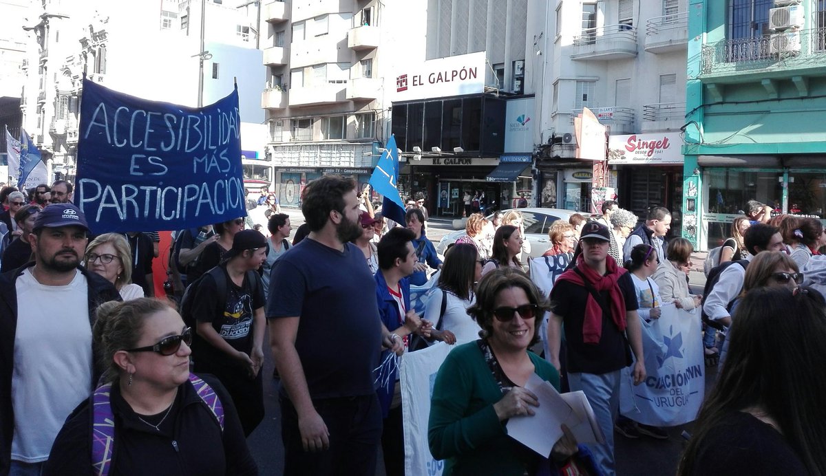 «Inclusión social», «Somos sujetos de derechos y no objetos de caridad» y «Accesibilidad es más participación» son algunas de las consignas que acompañan la Marcha por Accesibilidad e Inclusión 2018 #MontevideoSinBarreras