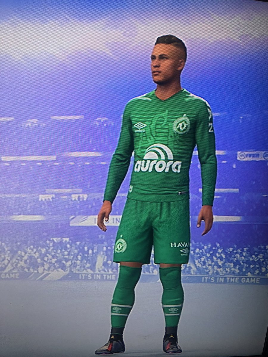 JakeKean7's tweet photo. IM BACK !!!! 👌👍🤙                                 Trialing as a CB for XOFG CHAPECOENSE                                        #Bringiton https://t.co/dgQfDQLXfN
