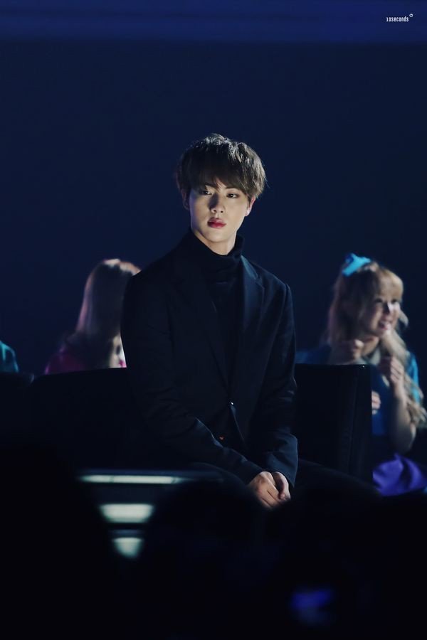 PEACE64277673's tweet photo. #HAPPYJINDAY
We love you so much our prince hope you have a great birthday with your loved ones and with the members 💜💜 https://t.co/BgNFrwbicx
