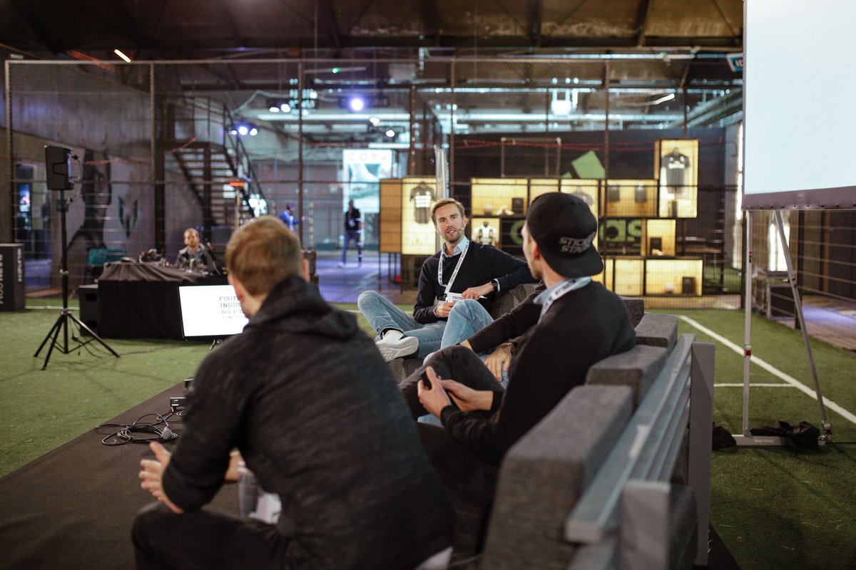 RalfLeister's tweet photo. Letzten Mittwoch stand ich den ganzen Tag bei den Football Industry Rockstars auf der Bühne. 

Nach einer Keynote über die Zukunft des Fußballs moderierte ich den ganzen Tag über, darunter auch vier Diskussionen. Updates gibts am Mittwoch bei @FuWi_de 

#FIR18 https://t.co/e5CUIwcqNt