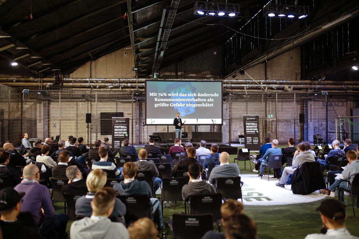 RalfLeister's tweet photo. Letzten Mittwoch stand ich den ganzen Tag bei den Football Industry Rockstars auf der Bühne. 

Nach einer Keynote über die Zukunft des Fußballs moderierte ich den ganzen Tag über, darunter auch vier Diskussionen. Updates gibts am Mittwoch bei @FuWi_de 

#FIR18 https://t.co/e5CUIwcqNt