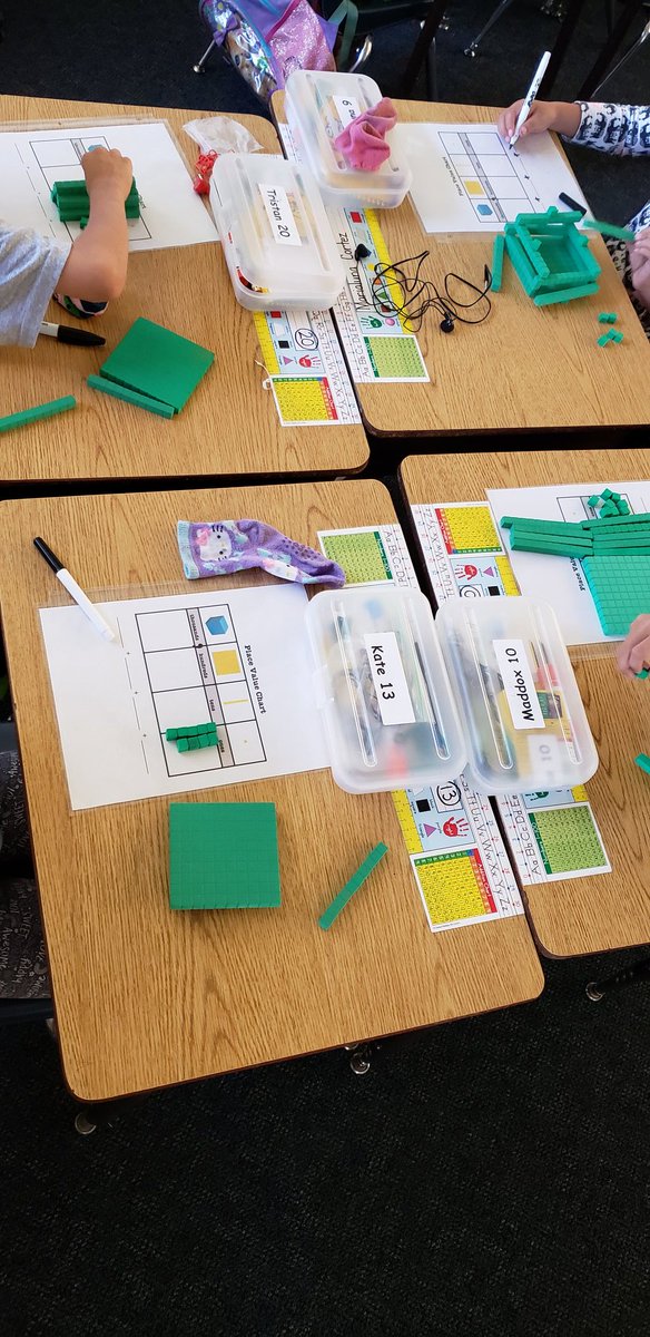 leeann4371's tweet photo. Manipulatives are a great way for students to visualize place value. My 2nd graders enjoy using them. #MTBoS https://t.co/HgpUmuVCea