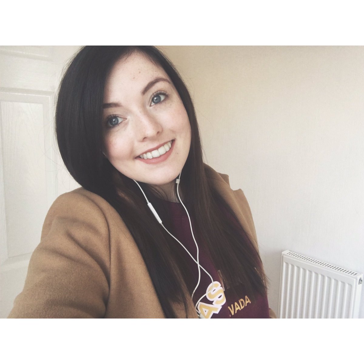 No more chunky retainer for me!! All about that #Invisalign life 👌🏼no idea what’s wrong with my neck though, poor thing having to hold up my fat ole head 😂