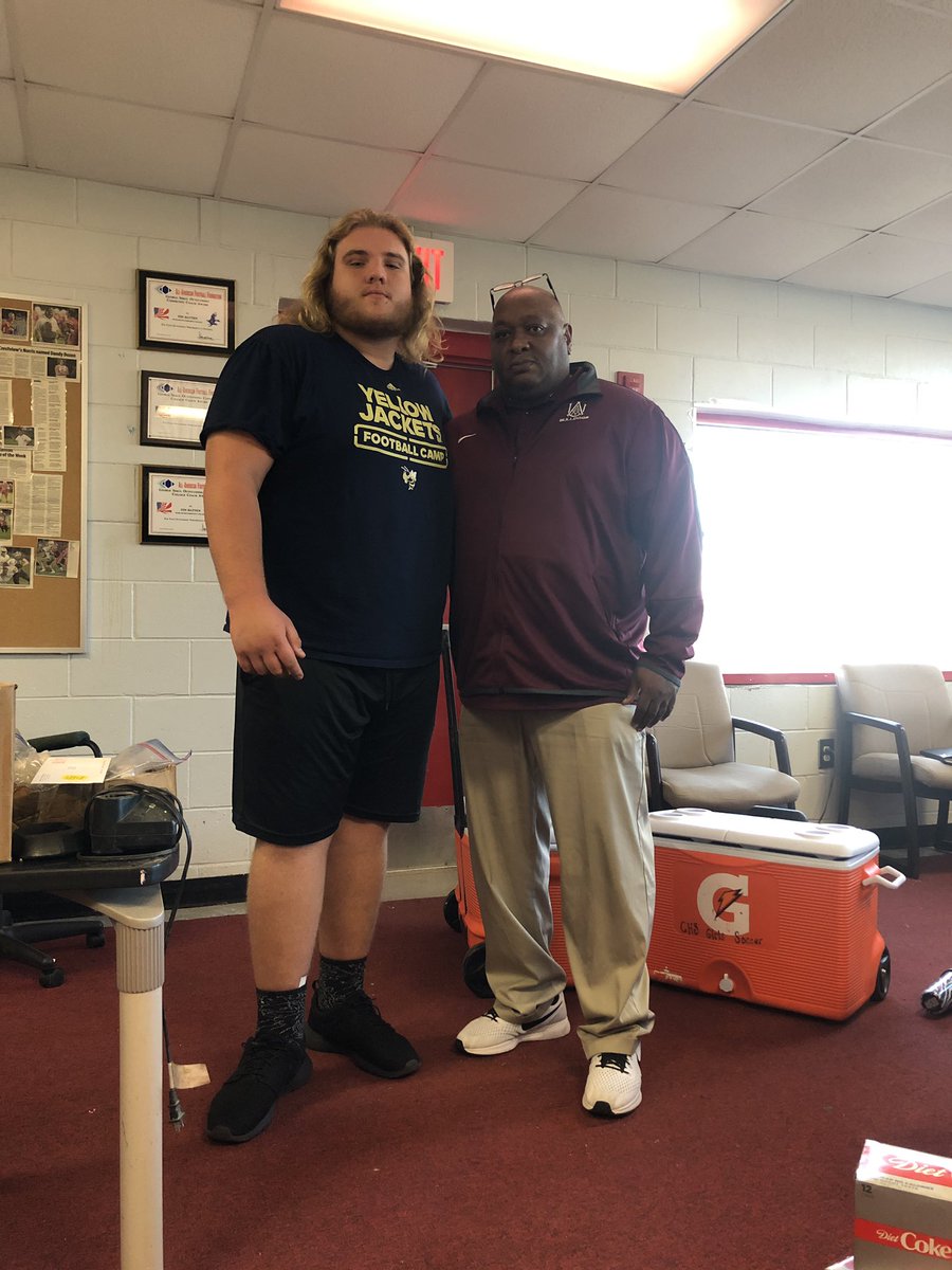 BBBUGATTII's tweet photo. Beyond blessed to receive my first D1 offer from Alabama A&amp;M University. Go Bulldogs 🐾❗️ https://t.co/VmxOWWWQBO