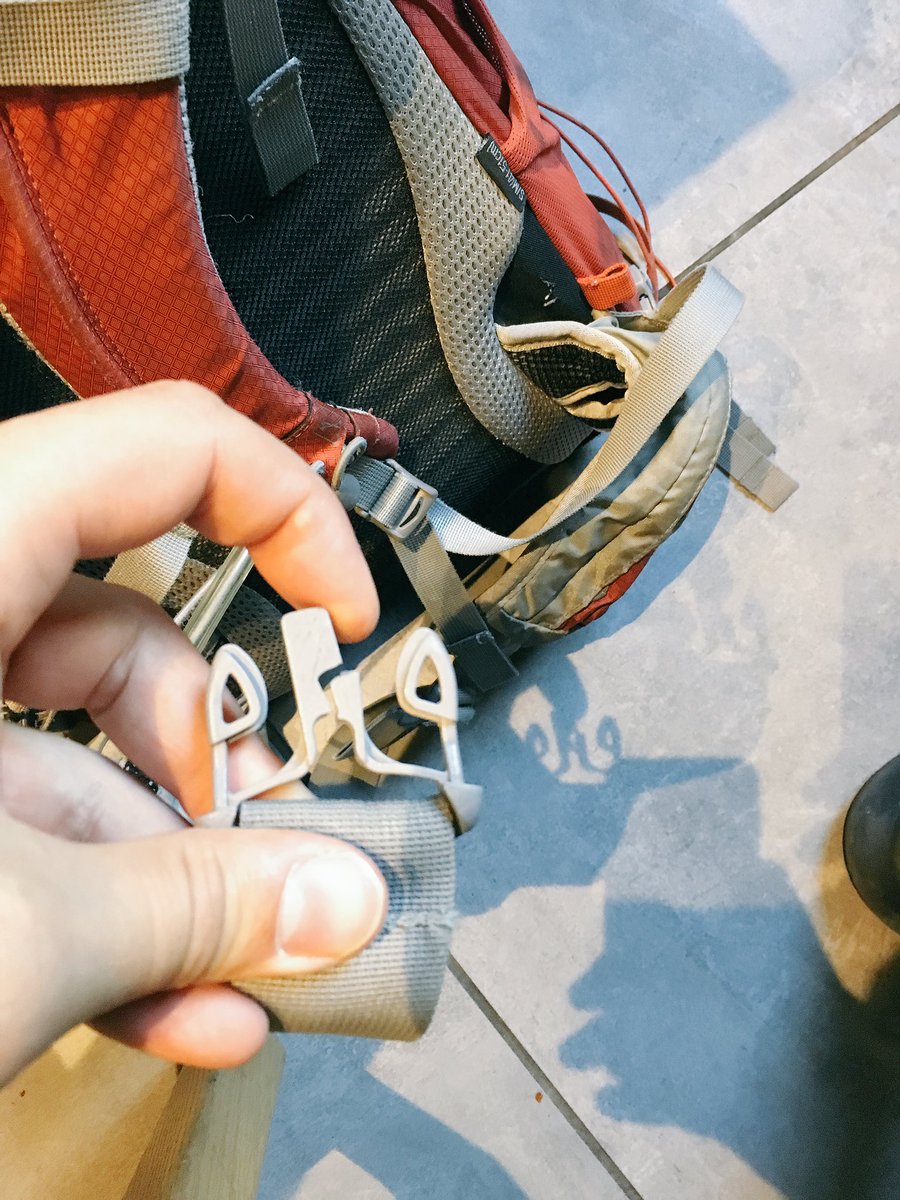 Champalooza's tweet photo. S/o @OspreyPacks for following through with their #lifetimeguarantee and sending me a brand new super swaggy 2019 backpack.
.
.
#worththeextra💰 #happycustomer #happyfiancé #backpackswag #waterproof https://t.co/5vnGfWnWCw