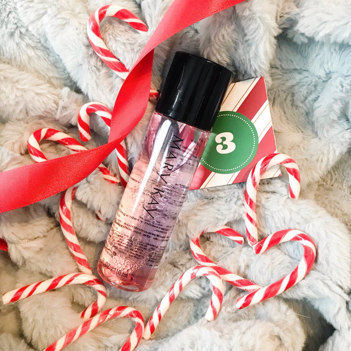 vgalmang's tweet photo. On the third day of Gift Giving my True Love gave to me…An Oil-Free Eye Makeup Remover! 🎄💕#12DaysOfGiftGiving #MaryKay Mary Kay https://t.co/3QOIfY5XDp https://t.co/HtcHWzUrPS