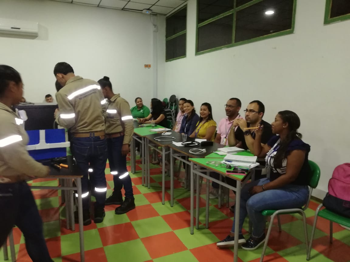 SOCIAL2SENACFMA's tweet photo. Ultima entrega de fase del tecnico en instalación de redes, con gran satisfacción quedamos despues de ver la apropiación de conocimientos de nuestros muchachos.
@SenaCfma https://t.co/BqBFQmUFq4