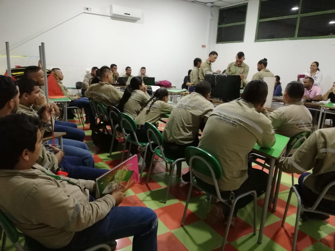 SOCIAL2SENACFMA's tweet photo. Ultima entrega de fase del tecnico en instalación de redes, con gran satisfacción quedamos despues de ver la apropiación de conocimientos de nuestros muchachos.
@SenaCfma https://t.co/BqBFQmUFq4